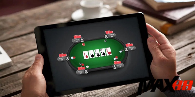 Bet thủ nên Bluff trong ván đấu khi chơi Poker Max88